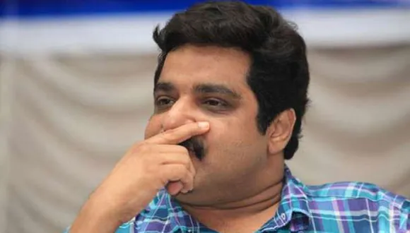 ഇടി വെട്ടിയവനെ പാമ്പ് കടിച്ചെന്ന’ പഴമൊഴി കേട്ടിട്ടുണ്ട്, ഇടി വെട്ടിയവനെ തീ പിടിച്ചു എന്നാദ്യമായാണ് കേൾക്കുന്നത്; കനലൊരു തരി മതി എന്ന മുദ്രാവാക്യം ഇപ്പോൾ ശരിയായിരിക്കുന്നു; പരിഹാസവുമായി എംകെ മുനീര്‍