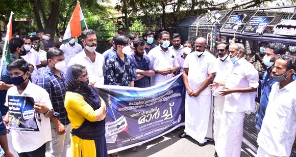 യൂത്ത് കോൺഗ്രസ് പാലക്കാട്‌ നിയോജകമണ്ഡലം കമ്മിറ്റിയുടെ നേതൃത്വത്തിൽ എസ്.പി ഓഫീസ് മാർച്ച് നടത്തി