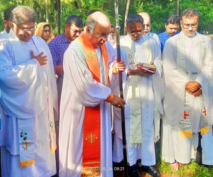 തിരുന്നാവായ കൊടക്കൽ ബിഇഎം യുപി സ്കൂളിൻ്റെ 180 -ാ മത് വാർഷികത്തിനോടനുബന്ധിച്ച് നിർമിക്കുന്ന പുതിയ കെട്ടിട സമുച്ചയത്തിൻ്റെ ശിലാസ്ഥാപന കർമ്മം സിഎസ്ഐ മലബാർ ഡയോസിസ് ബിഷപ്പ് റൈറ്റ് റവറൻ്റ് ഡോ. റോയ്സ് മനോജ് വിക്ടർ നിർവ്വഹിച്ചു