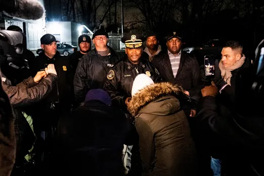 മിഷിഗണ്‍ സ്‌കൂള്‍ വെടിവെപ്പിലെ പ്രതിയുടെ മാതാപിതാക്കളെ പിടികൂടാന്‍ സഹായിച്ച അജ്ഞാതന് 20000 ഡോളര്‍ പ്രതിഫലം നല്‍കുമെന്ന് പോലീസ്