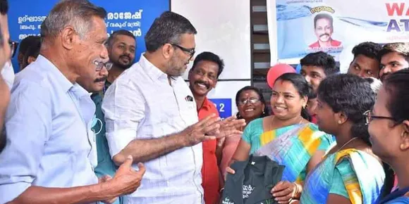 ഒരു രൂപയ്ക്ക് ഒരു ലിറ്റര്‍ വെള്ളം പദ്ധതി; തേങ്കുറിശിയില്‍ തദ്ദേശ സ്വയംഭരണ - എക്‌സൈസ് വകുപ്പ് മന്ത്രി എം.ബി രാജേഷ് ഉദ്ഘാടനം ചെയ്തു. ഒരു രൂപയ്ക്ക് ഒരു ലിറ്റര്‍ വെള്ളം നടപ്പാക്കുന്ന പാലക്കാട് ജില്ലയിലെ രണ്ടാമത്തെ പഞ്ചായത്താണ് തേങ്കുറിശ്ശി