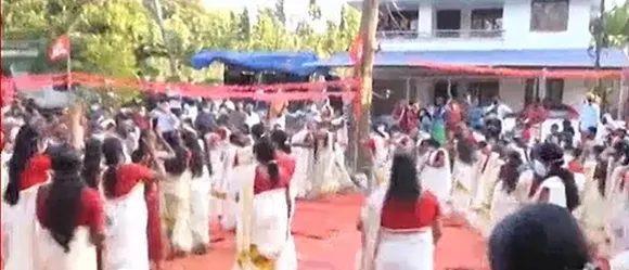 തിരുവാതിര തുടര്‍ന്ന് സിപിഎം! തൃശൂരില്‍ സംഘടിപ്പിച്ച മെഗാതിരുവാതിരയില്‍ ​പങ്കെടുത്തത് നൂറിലേറെ പേര്‍; കൊവിഡ് മാനദണ്ഡം പാലിച്ചതായി സംഘാടകര്‍