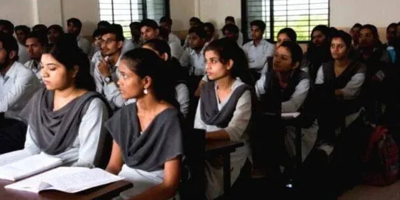 സംസ്ഥാനത്ത്‌ പ്ലസ് വൺ ക്ലാസുകൾ നാളെ തുടങ്ങും