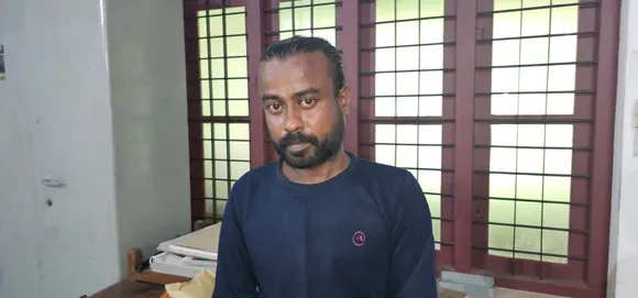 ഇടനിലക്കാരന് കൈമാറാൻ എത്തിച്ച  ആനക്കൊമ്പ് കഷ്ണങ്ങളുമായി ആലപ്പുഴ സ്വദേശി പിടിയിൽ