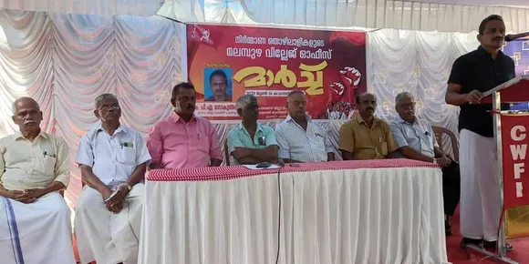 വിവിധ ആവശ്യങ്ങൾ ഉന്നയിച്ച് പാലക്കാട് ജില്ലാ കൺസ്ട്രക്ഷൻ വർക്കേഴ്സ് യൂണിയൻ വില്ലേജ് ഓഫീസിലേക്ക് മാർച്ചും ധർണ്ണയും നടത്തി