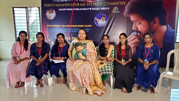 വിജയ് ആരാധകര്‍ സംഘടിപ്പിച്ച രക്തദാന ക്യാമ്പ്; പങ്കാളിയായി 'ഒരു കനേഡിയന്‍ ഡയറി' സംവിധായിക