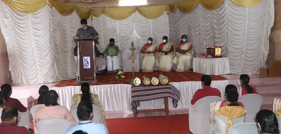 മുന്നണിപ്പോരാളികൾക്ക് ആദരം; കോവിഡ് 19 ആരോഗ്യപ്രവർത്തകർക്ക് ആദരവർപ്പിച്ച് തച്ചമ്പാറ ഗ്രാമ പഞ്ചായത്ത്