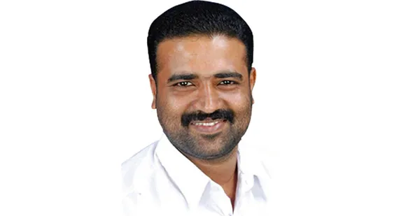 തന്‍റെ കടം തീര്‍ക്കാന്‍ വിദേശത്തോ സ്വദേശത്തൊ പിരിവ് നടത്തരുതെന്ന് അഭ്യർത്ഥിച്ച് കോൺഗ്രസ് നേതാവ് സിആർ മഹേഷ് ! ബാങ്കിലെ കടം അടച്ചു തീർക്കും. വ്യക്തിപരമായ ബാധ്യത കുടുംബം തന്നെ അടച്ചു തീർക്കും. വിളിച്ചു വിവരമന്വേഷിച്ചരോട് സ്നേഹവും നന്ദിയും. കഴിഞ്ഞ തെരഞ്ഞെടുപ്പിൽ മത്സരിച്ചപ്പോൾ വർഗീയവാദിയാക്കിയും ബിനാമി സമ്പാദ്യ പേരു പറഞ്ഞും പലരും വേട്ടയാടിയത് ഓർമ്മിപ്പിച്ച് സിആർ മഹേഷ്