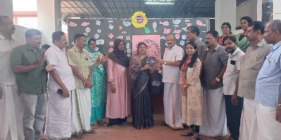 എസ്എസ്എൽസി പരീക്ഷയിൽ നൂറ് ശതമാനം വിജയം നേടിയ തൃക്കാവ് ഗവ: ഹൈസ്ക്കൂളിലെ അദ്ധ്യാപകരെ പൊന്നാനി മണ്ഡലം കോൺഗ്രസ് അനുമോദിച്ചു