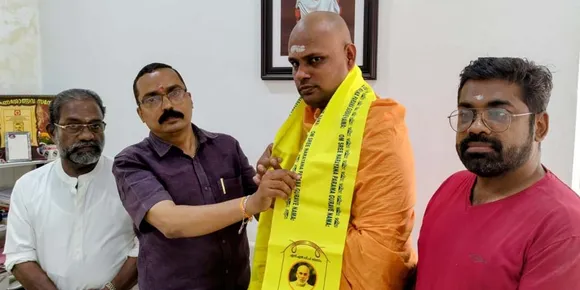 സ്വാമി പ്രബോധതീർത്ഥ കോഴിക്കോട് ശ്രീനാരായണ ഗുരുവരാശ്രമം സന്ദർശിച്ചു