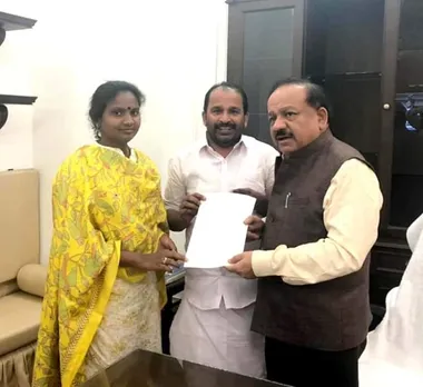 തൃശ്ശൂർ ഗവ മെഡിക്കൽ കോളേജിൽ കോവിഡ്- 19 പരിശോധിക്കാനുള്ള അനുമതി ഉടൻ അനുവദിക്കണം ടി എൻ പ്രതാപൻ എം.പി യും രമ്യ ഹരിദാസ് എം.പി യും കേന്ദ്ര ആരോഗ്യ മന്ത്രി ഹർഷവർധനനെ കണ്ടു.