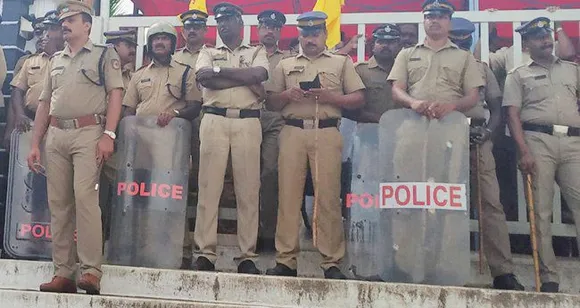ക​ണ്ണൂ​ര്‍  കോ​ര്‍​പ​റേ​ഷ​ന്‍റെ വോ​ട്ടെ​ണ്ണ​ല്‍ ന​ട​ക്കു​ന്ന മു​നി​സി​പ്പ​ല്‍ ഹൈ​സ്കൂ​ളി​ല്‍ സം​ഘ​ര്‍​ഷം