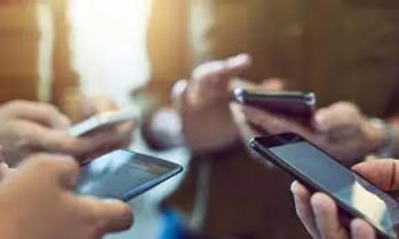 അനധികൃതമായി മൊബൈല്‍ ഫോണ്‍ സിം കാര്‍ഡ് വില്‍പന നടത്തിയ പ്രവാസികൾ സൗദിയിൽ പിടിയിൽ