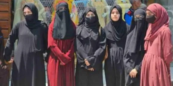 സ്‌കൂളില്‍ പര്‍ദ്ദ ധരിക്കരുത്; വിവാദ ഉത്തരവിൽ പ്രതിഷേധവുമായി കശ്മീരിലെവിദ്യാര്‍ത്ഥികള്‍