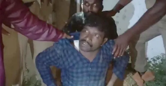 കവര്‍ച്ചയ്ക്കായി മദ്യക്കടയുടെ ചുവര്‍ തുരന്ന് അകത്ത് കയറി; മേശവലിപ്പിലുണ്ടായിരുന്ന 10,000 രൂപയുമെടുത്തു പുറത്തുകടക്കാന്‍ ഒരുങ്ങുമ്പോള്‍ റാക്കുകളില്‍ നിരത്തിവച്ചിരുന്ന മദ്യക്കുപ്പികളില്‍ കണ്ണുകളുടക്കി; ഇഷ്ടപ്പെട്ട ബ്രാന്‍ഡുകളെല്ലാം വേണ്ടുവോളം കഴിച്ചു; ലഹരി തലക്ക് പിടിച്ചതോടെ പുറത്തിറങ്ങാന്‍ കഴിയാതെ ഉള്ളില്‍ കുടുങ്ങിയ കള്ളന്‍മാര്‍ പിടിയില്‍