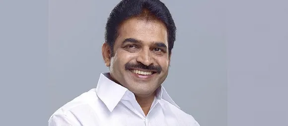തിരഞ്ഞെടുപ്പ് ഫലം പുറത്തുവരുമ്പോള്‍ കെ.സി. വേണുഗോപാല്‍ മാത്രം ഒറ്റ തിരിഞ്ഞ് ആക്രമിക്കപ്പെടുന്നു; കോണ്‍ഗ്രസ്‌ വിജയിച്ചിരുന്നുവെങ്കിൽ ആശംസകൾ അറിയിക്കുന്ന പോസ്റ്ററുകളിൽ രാഹുൽ ഗാന്ധിക്കും പ്രിയങ്ക ഗാന്ധിക്കും ഒപ്പം കെ.സിയുടെ ചിത്രവും ഇന്ന് അദ്ദേഹത്തെ ആക്രമിക്കുന്നവർ വെക്കുമായിരുന്നോ? ഫേസ്ബുക്ക് കുറിപ്പ് ശ്രദ്ധേയമാകുന്നു