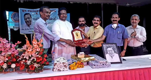 ഡല്‍ഹി ആർകെ പുരം സെന്റ് പീറ്റേഴ്സ് ഇടവക വികാരി റവ. ഡോക്ടർ പയസ് മേലേക്കണ്ടത്തിലിന് യാത്രയയപ്പ് നൽകി