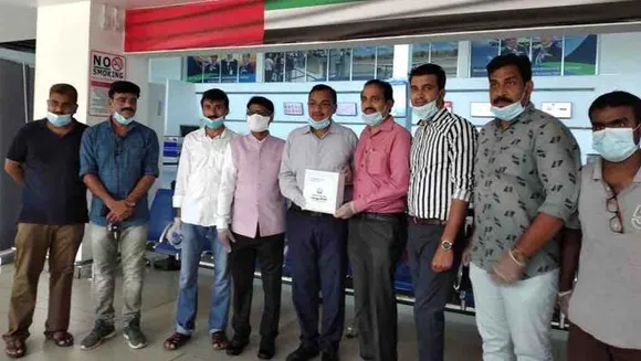 ജന്മനാട്ടിലേക്ക്‌ കൂടണയാൻ കൈപിടിച്ച്‌ കെഎംസിസി