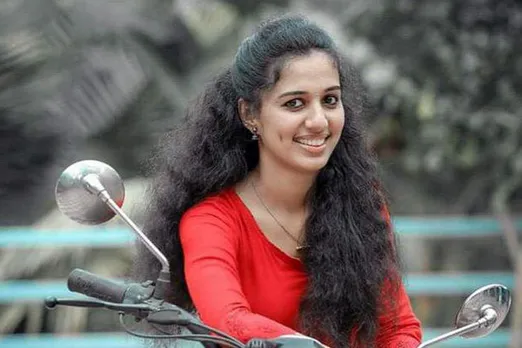 ഫാദേഴ്സ് ഡേയ്ക്ക് മെസേജ് അയച്ചതിന് വിസ്മയയുടെ ഫോണ്‍ കിരണ്‍ തല്ലിപ്പൊട്ടിച്ചു; വിസ്മയയെ കിരണ്‍കുമാറിന്റെ അമ്മയും മര്‍ദിച്ചിരുന്നതായി വിസ്മയുടെ അച്ഛന്‍