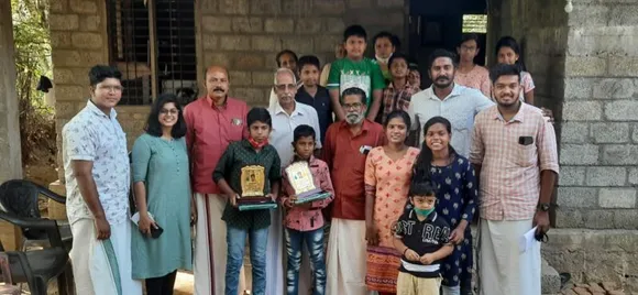 മലമ്പുഴ വാരണിപ്പുഴയിൽ മൂന്നു മനുഷ്യജീവൻ രക്ഷപ്പെടുത്തി ലോകത്തിനുതന്നെ മാതൃകയായ കെ. അശ്വിനെയും, എ.എസ് അശ്വിനെയും ബാലസംഘം മുണ്ടൂർ ഏരിയ കമ്മിറ്റി അനുമോദിച്ചു