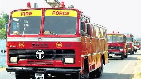 കോഴിക്കോട് ഫ്ലാ​റ്റി​ൽ ഫ്രി​ഡ്ജ് പൊ​ട്ടി​ത്തെ​റി​ച്ച് അപകടം ; അ​പ്പാ​ർ​ട്ട്മെ​ന്‍റ് ക​ത്തി ന​ശി​ച്ചു