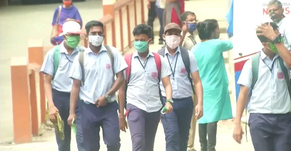 കൊവിഡ് രൂക്ഷം;  കണ്ടെയ്ന്‍മെന്റ് സോണുകളിലെ നിയന്ത്രണം ഏപ്രില്‍ 30 വരെ നീട്ടി, അടുത്ത വര്‍ഷവും സ്‌കുളുകള്‍ മുടങ്ങിയേക്കും