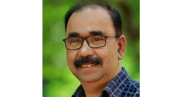 വായന മരിക്കുകയല്ല, ഗതി മാറുകയാണ്... എടത്തനാട്ടുകര ഹൈസ്‌കൂളിന്റെ വായനാ വാരത്തിൽ വിശിഷ്ടാതിഥിയായി അബു ഇരിങ്ങാട്ടിരി