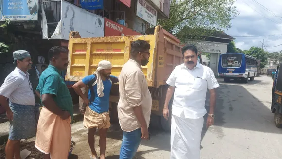 "ഇനിയും കുഴിയിൽ വീഴ്ത്തരുതേ" - നഗരപ്രദേശത്തെ റോഡ് അറ്റകുറ്റപണി; ശാശ്വത പരിഹാരം വേണം - പാലാ നഗരസഭാ ചെയർമാൻ അൻ്റോ പടിഞ്ഞാറേക്കര