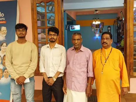 11 വര്‍ഷത്തെ കാത്തിരിപ്പ്; ബിഹാറിൽ നിന്ന്  മകനെത്തി മനോജ് സിങ്ങിനെ തേടി