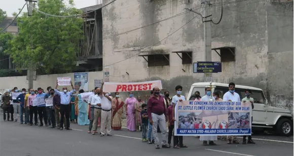 ഡൽഹിയിലെ ലാഡോസറായിൽ ദേവാലയം തകർക്കപ്പെട്ടതിനെതിരെ ലുധിയാന മേരി മാതാ ഇടവകയിൽ പ്രതിഷേധറാലി നടത്തി