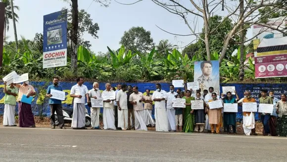 കാണക്കാരി പഞ്ചായത്തിൽ കെ-റെയിൽ കല്ലിടീല്‍ നാട്ടുകാരും രാഷ്ട്രീയ ജനപ്രതിനിധികളും ചേർന്ന് തടഞ്ഞു