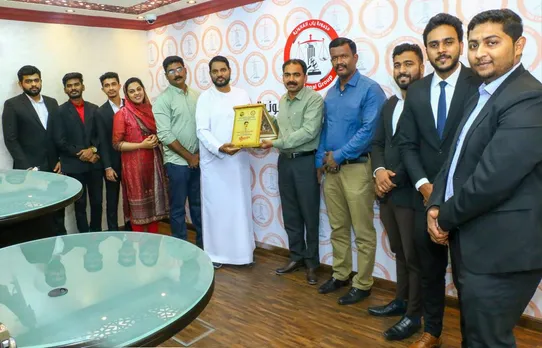 ബഹ്‌റൈൻ കെഎംസിസി സ്റ്റേറ്റ് കമ്മിറ്റി വൈസ് പ്രസിഡന്റ് ഗഫൂർ കൈപ്പമംഗലത്തിന് ഷാർജയിൽ വൻ സ്വീകരണം നൽകി