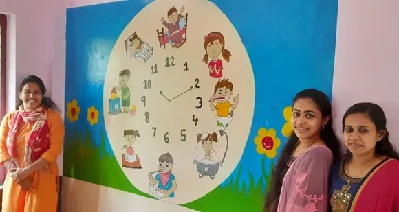 കമ്മ്യൂണിറ്റി എക്സ്റ്റൻഷൻ ആക്ടിവിറ്റിയുടെ ഭാഗമായി പാലാ അൽഫോൻസാ കോളജിലെ കൊമേഴ്സ് വിഭാഗം വിദ്യാർത്ഥിനികൾ അങ്കണവാടി കെട്ടിടം ചിത്രങ്ങൾ വരച്ച് നവീകരിച്ചു