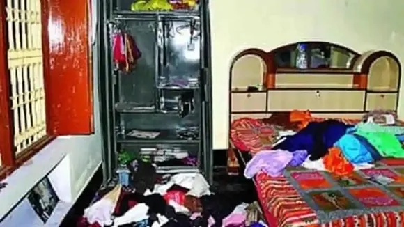 കൊവിഡ് രോഗിയുടെ വീട്ടില്‍ കയറി ചപ്പാത്തിയും മട്ടണ്‍ കറിയും വച്ച് കള്ളന്‍മാര്‍; ഭക്ഷണം കഴിച്ചിട്ട് 50,000 രൂപയും സ്വര്‍ണവും കൊണ്ടുപോയി; മോഷണം നടന്നത് കണ്ടെയിന്‍മെന്റ് സോണില്‍ !