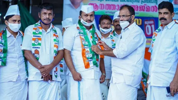 കേന്ദ്ര-സംസ്ഥാന സർക്കാറുകളുടെ ജന വഞ്ചനക്കെതിരെ മൊറയൂർ മണ്ഡലം കോൺഗ്രസ് പ്രസിഡന്റ് ആനത്താൻ അജ്മൽ നേതൃത്വം കൊടുത്ത ഉപവാസ സമരം അഡ്വക്കറ്റ് വി വി പ്രകാശ് ഉദ്ഘാടനം ചെയ്തു