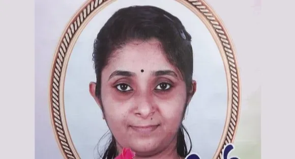 കരിമണ്ണൂര്‍ നെടുങ്ങാട്ട്‌ സണ്ണിയുടെ മകള്‍ റ്റിന്‍സി നിര്യാതയായി