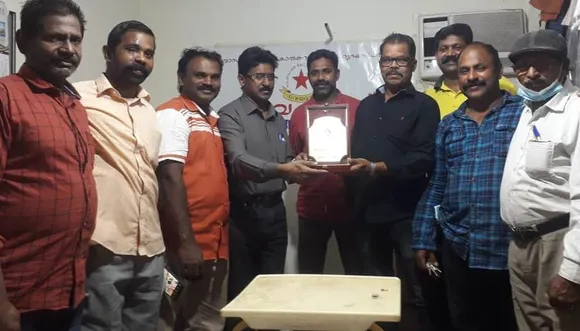 നിയമയുദ്ധം ജയിച്ചു നാട്ടിലേയ്ക്ക് മടങ്ങുന്ന രാജുവിന് നവയുഗം യാത്രയയപ്പ് നൽകി