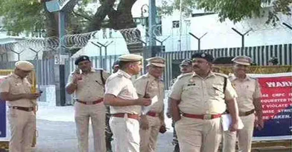 കാണാതായ രണ്ട് വയസ്സുകാരിയുടെ മൃതദേഹം അയൽവാസിയുടെ വീട്ടിൽ തൂക്കിയിട്ടിരുന്ന ലാപ്‌ടോപ്പ് ബാഗിൽ നിന്ന് കണ്ടെത്തി