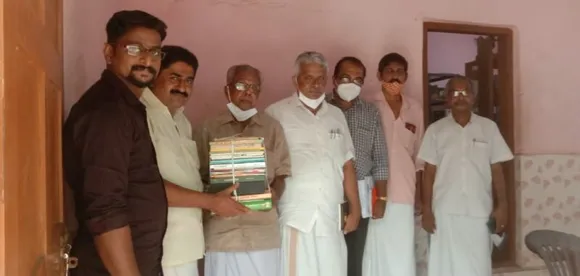 കൂട്ടിക്കൽ പ്രകൃതി ദുരന്തത്തിൽ പുസ്തകങ്ങൾ നഷ്ടപ്പെട്ട ലൈബ്രറികൾക്ക് കാരിക്കോട് പബ്ലിക് ലൈബ്രറി പുസ്തകങ്ങൾ സമാഹരിച്ചു നൽകി