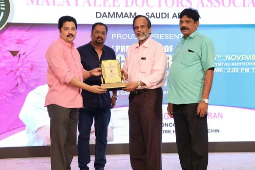 പ്രശസ്ത ക്യാൻസർ രോഗ വിദഗ്ദ്ധൻ ഡോക്ടർ പി വി .ഗംഗാധരനെ ഓ ഐ സി സി ദമ്മാം റീജിണൽ കമ്മിറ്റി ആദരിച്ചു .