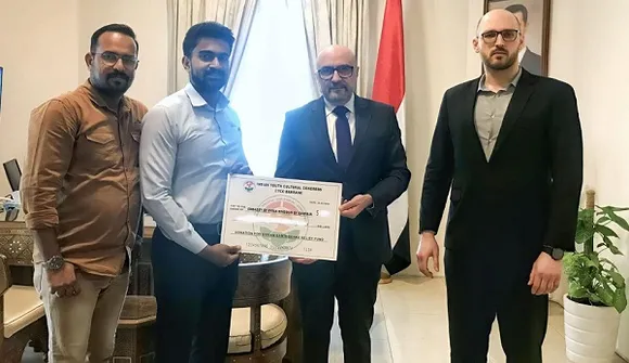 ഐ വൈ സി സി ബഹ്‌റൈൻ സഹായധനം കൈമാറി