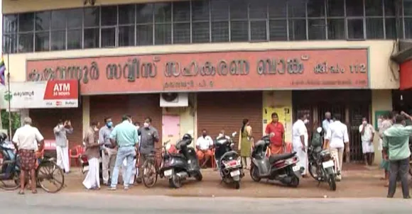 തട്ടിപ്പുകാരൊക്കെ അതിസമ്പന്നരും അതിനു വിധേയരാകുന്നവർ നിത്യദുരിതത്തിലുമാകുന്ന കാഴ്ച കേരളത്തിൽ ഒരു തുടർക്കഥയാകുകയാണ്... അറിഞ്ഞുകൊണ്ട് വല്ലവന്റേം കക്ഷത്ത് ഇനിയെങ്കിലും ദയവായി ആരും തലവച്ചു കൊടുക്കരുത്