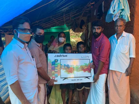 നിർദ്ധനരായ വിദ്യാർത്ഥികൾക്ക് ഓൺലൈൻ പഠനത്തിന് സൗകര്യമൊരുക്കി ബോബി ഫാൻസ്‌ ചാരിറ്റബിൾ ട്രസ്റ്റ്. കുട്ടികള്‍ക്കായുള്ള ടെലിവിഷൻ വിതരണം തുടരുമെന്ന് ഡോ. ബോബി ചെമ്മണൂർ