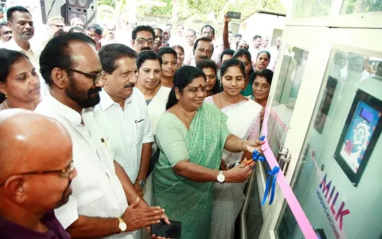 കാണക്കാരി ക്ഷീര വ്യവസായ സഹകരണ സംഘത്തിലെ മിൽക്ക് വെൻഡിങ് മെഷീൻ നാടിന് സമര്‍പ്പിച്ചു; ഉദ്ഘാടനം നിര്‍വഹിച്ച് മന്ത്രി  ജെ. ചിഞ്ചുറാണി