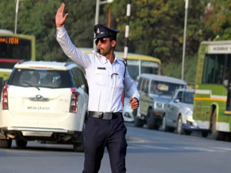 സൂക്ഷിക്കുക, പുതിയ മോട്ടോർ വാഹന നിയമം വരുന്നു. ഹെൽമെറ്റ് ഇല്ലെങ്കില്‍ പിഴ 2000 രൂപ. മദ്യപിച്ചു വാഹനമോടിച്ചാൽ 10000 രൂപ