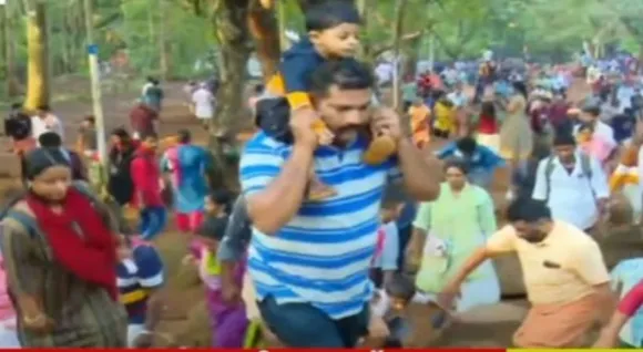 ക്രിസ്തു ദേവന്റെ പീഡാനുഭവ സ്മരണ പുതുക്കി ആയിരങ്ങൾ മലയാറ്റൂർ കുരിശുമല കയറി