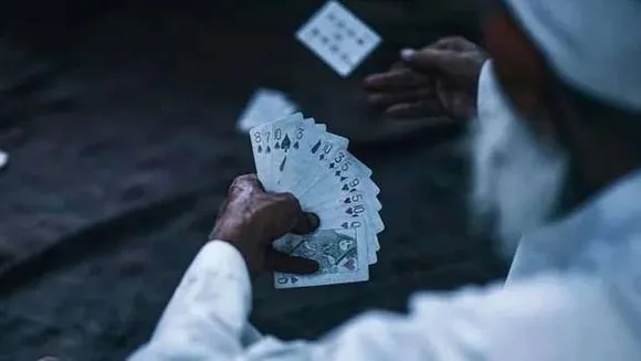 ലോ​ക്ക്ഡൗ​ണി​ല്‍ സമയം പോകാനായി ചട്ടംലംഘിച്ച് ചീട്ടുകളി; 24 പേ​ര്‍​ക്ക് കോ​വി​ഡ് സ്ഥിരീകരിച്ചു