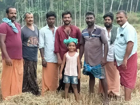 ഒഴിവുസമയങ്ങളില്‍ കൃഷിക്കായി ഒത്തുച്ചേര്‍ന്നു; തരിശുനിലത്തില്‍ നൂറുമേനിയുമായി ഏഴംഗ സംഘം ! ഇതാ ഒരു വിളവെടുപ്പ് വിജയഗാഥ