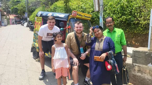 ഓട്ടോറിക്ഷകളിൽ വിദേശസംഘത്തിന്റെ മലബാർ റാംപേജ് ; ഭാരതപര്യടനവേളയിൽ വിദേശ വിനോദസഞ്ചാരികൾ അനന്തപുരിയിലുമെത്തി.