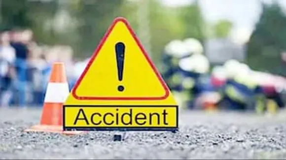 കൊച്ചി-ധനുഷ്‌കോടി ദേശീയപാതയില്‍ കാര്‍ പുഴയിലേക്കു മറിഞ്ഞ് ഒരു കുടുംബത്തിലെ അഞ്ചു പേര്‍ക്ക് പരുക്ക്